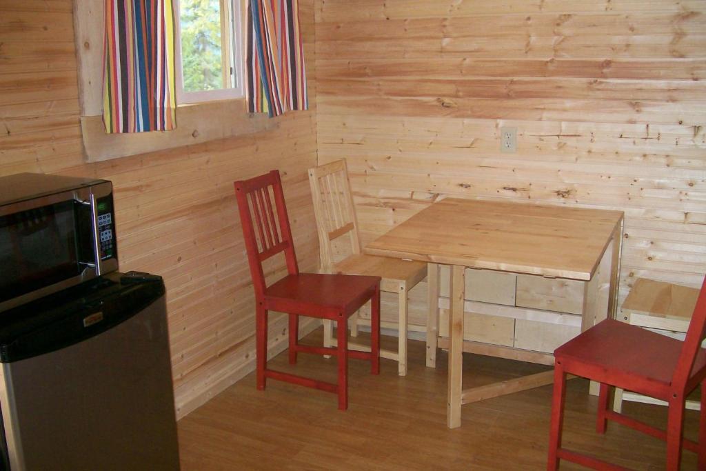 Noah'S Ark Campground Revelstoke Quarto foto